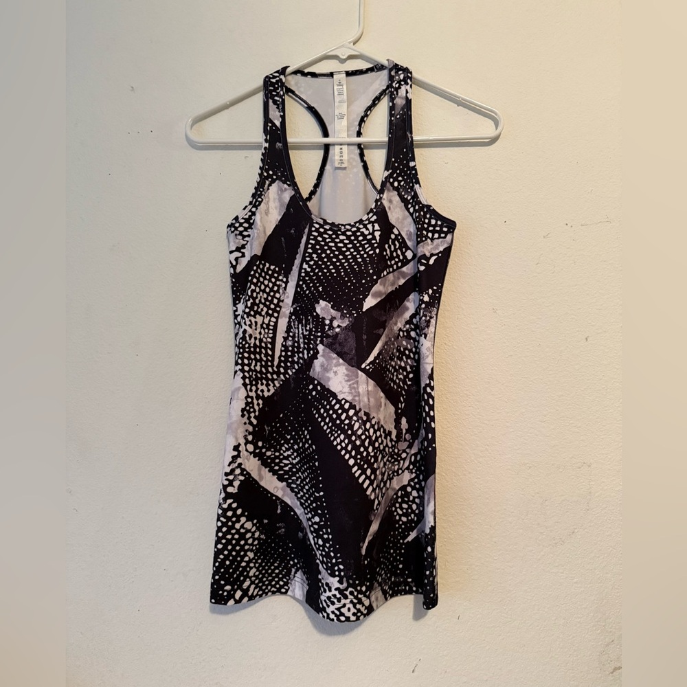 Lululemon Stylish Black and White Women's Tank Top